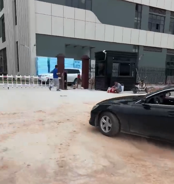 UHF Long‑Range RFID Parking System Successfully Installed in Indonesia