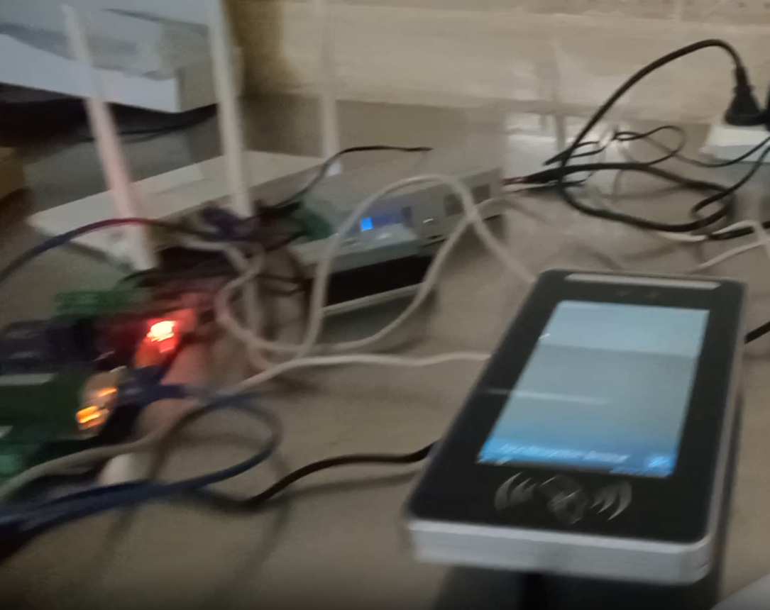 How does sintronictech face recognition access control system work