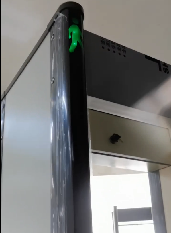 How does sintronictech 45 zones walk through metal detector work