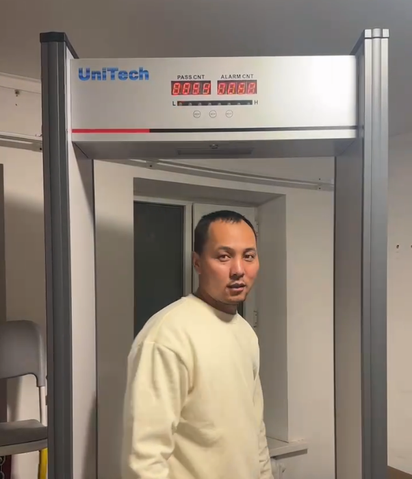 Azerbaijan client test the single zone walk through metal detector
