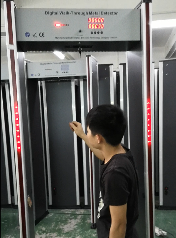 How does 6 zones walk through metal detector work